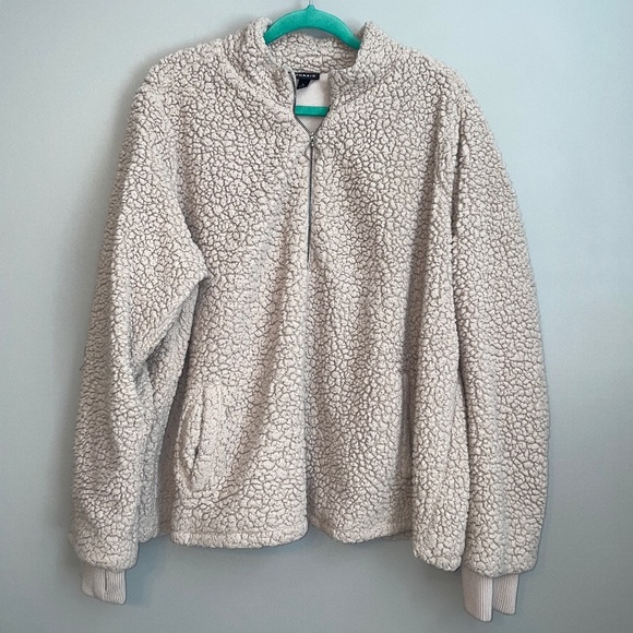Torrid Teddy Cream Sherpa Fuzzy Pullover Sweatshirt Size 4 - 4X - Picture 3 of 9